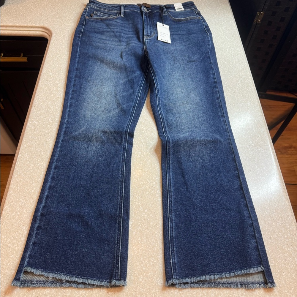 Judy Blue NWT Jeans. High Waist Kick Flare 11/30